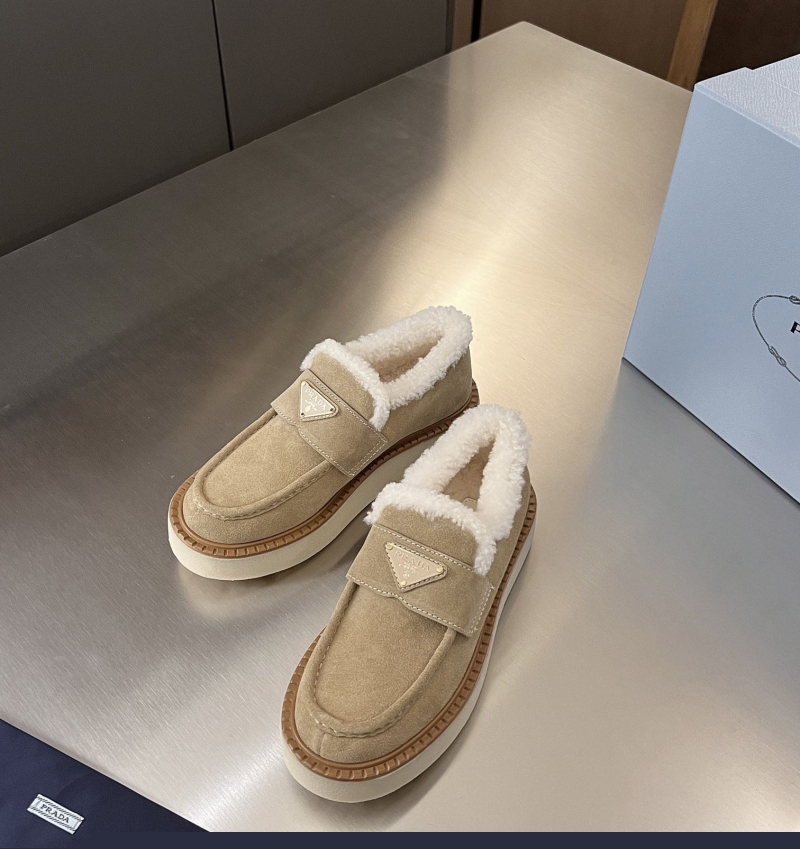 Pra*a casual shoes